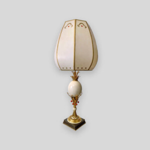 Lampe en œuf d'autruche et boules de corail